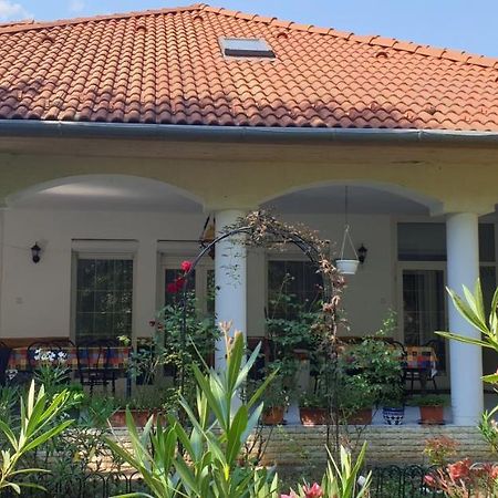 Fertodi Kuria Vendeghaz Hotel Buitenkant foto