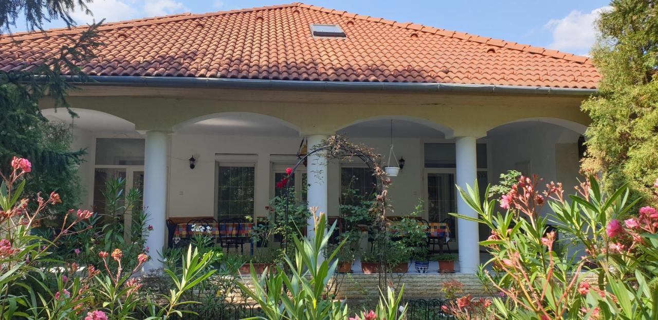 Fertodi Kuria Vendeghaz Hotel Buitenkant foto