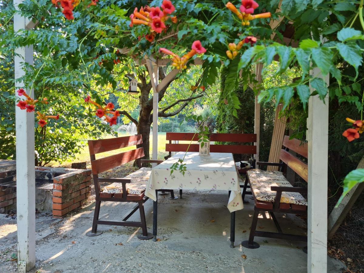 Fertodi Kuria Vendeghaz Hotel Buitenkant foto