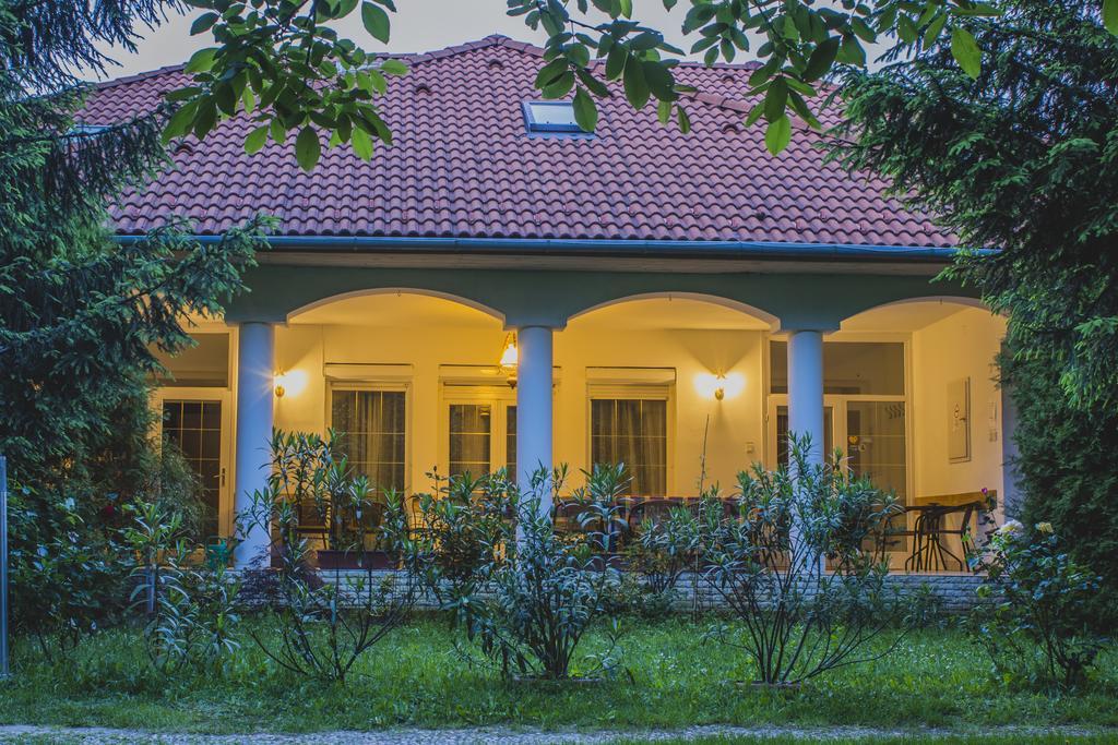 Fertodi Kuria Vendeghaz Hotel Buitenkant foto