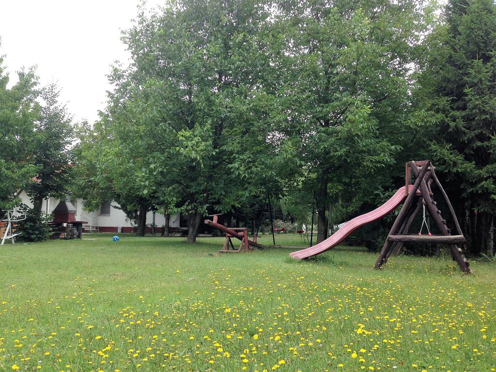 Fertodi Kuria Vendeghaz Hotel Buitenkant foto