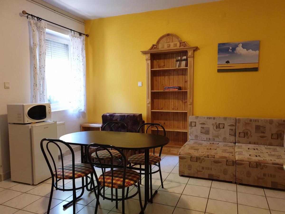 Fertodi Kuria Vendeghaz Hotel Buitenkant foto