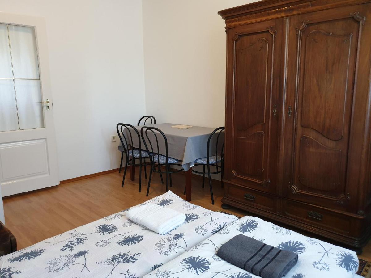 Fertodi Kuria Vendeghaz Hotel Buitenkant foto